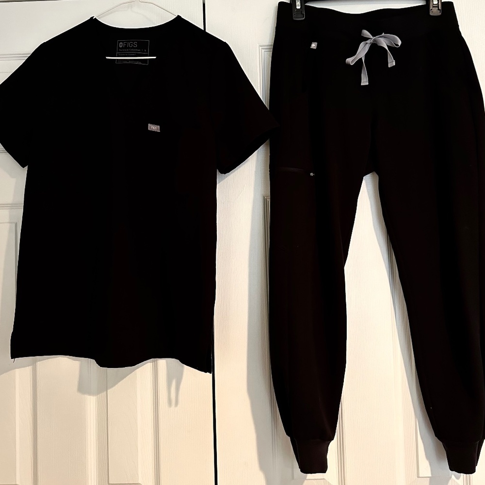 FIGS scrubs- Black Zamora (S-petite) & Catarina one pocket scrub top (S)